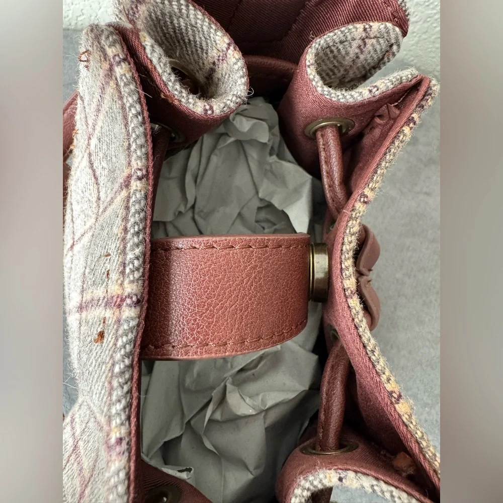 Frye & Co. Easton Mini Bucket Bag – Soft Plaid/Rum Raisin – NWT - Picture 6 of 8